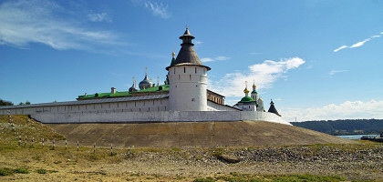 Стены Желтоводского Макариевого монастыря