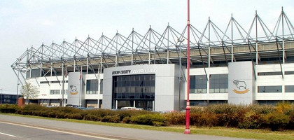Стадион Прайд-Парк — один из самых вместительных стадионов Англии, Дерби