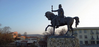 Памятник Ираклию II в Телави, Грузия