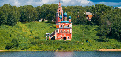 Вид на церковь в Тутаеве