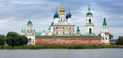 Спасо-Яковлевский монастырь, вид с озера Неро