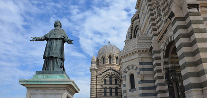 Кафедральный собор Марселя, статуя епископа Бельсанса