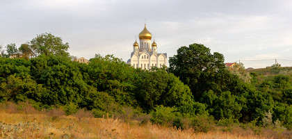 Приазовский, вид на монастырский комплекс