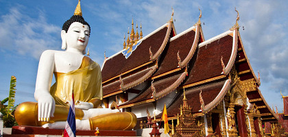 Статуя Будды и храм Чиангмая, Таиланд