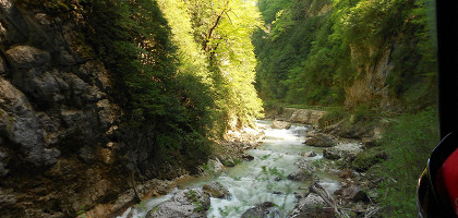 Гуамское ущелье, по железной дороге
