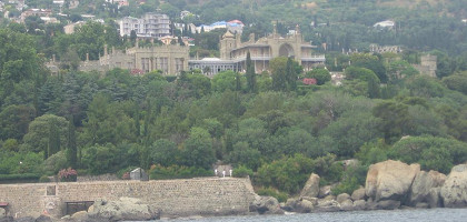 Вид с моря на Воронцовский дворец, Алупка