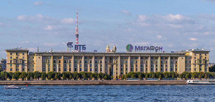 Дом Балтфлота на Петровской набережной в Санкт-Петербурге