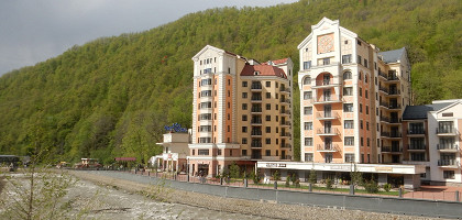 Вид на реку Мзымта с Олимпийской улицы