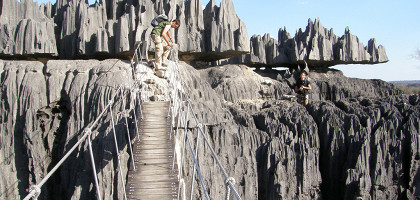 Заповедник Цинги-де-Бемараха, висячий мост через ущелье