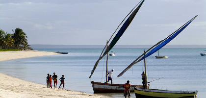 Архипелаг Базаруто, лодки на пляже