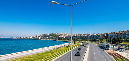 Улица Измира, дорога, море, Турция