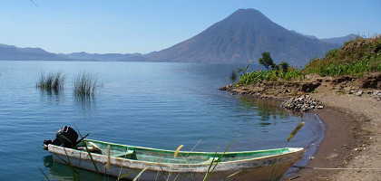 Лодка на озере Атитлан, Гватемала