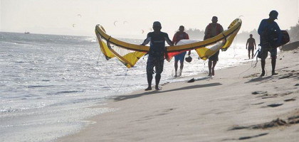Туристы на пляже в Муйне