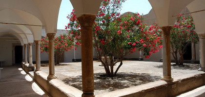 Внутренний дворик картезианского монастыря, Капри