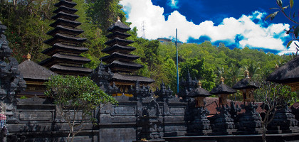 Вид на Храм Гоа Лавах