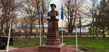 Памятник Маргелову в городском парке, Джанкой