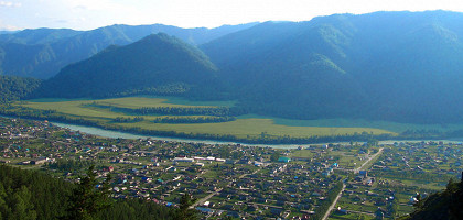 Вид на Чемал с горы, Республика Алтай