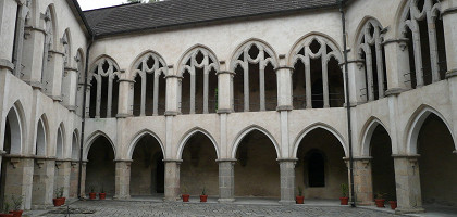 Замок Збирог, арочные галереи