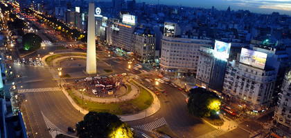 Обелиск в Буэнос-Айресе в вечернее время