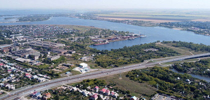 Балаково, Россия, мост Победы и морское судоремонтное производство