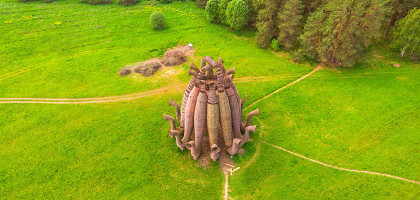 Скульптура в парке «Никола-Ленивец», Калужская область, Россия
