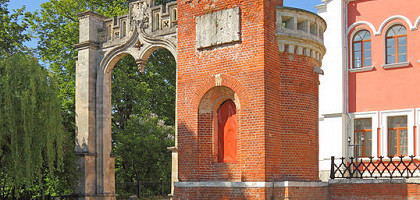 Ворота со сторожкой, Марфино