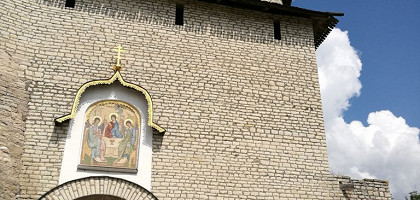 Входные ворота в Троицкий собор, Псков, Россия