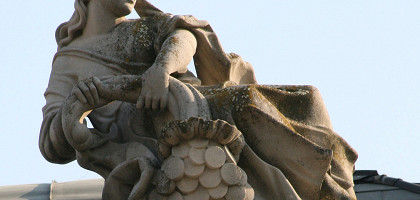 Замок Грашшалковичей, скульптура на крыше
