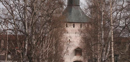 Вид на казанскую башню в Кириллове