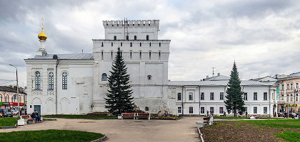 Власьевская башня и Знаменская церковь в Ярославле