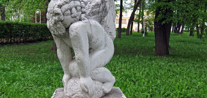 Скульптура в парке губернаторского дома, Ярославль