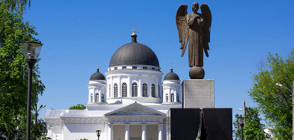 Вид на Спасский Староярмарочный собор в Нижнем Новгороде