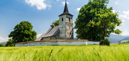 Готическая церковь в деревне Ружомберок в Словакии