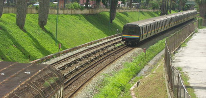 Наземный перегон одной из линий метрополитена города Каракас