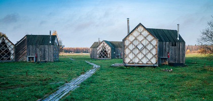 Домики в парке «Никола-Ленивец»