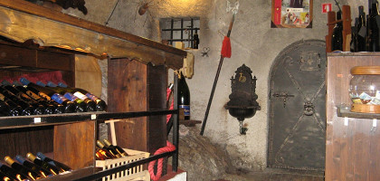 Хранение вина в крепости на озере Блед, Словения