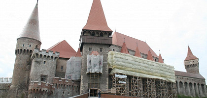 Главный вход в замок Корвин, Хунедоара
