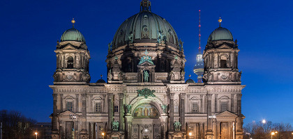 Берлинский кафедральный собор в утренних сумерках