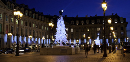Авангардные рождественские елки в Париже