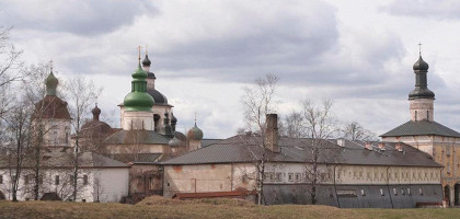 Внутри монастыря, Кириллов