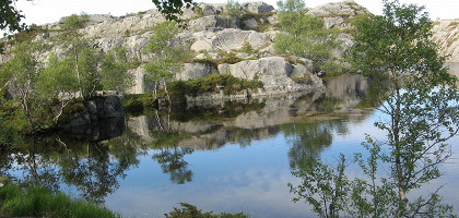 Горное озеро по дороге на Прекестолена, Люсе-Фьорд, Норвегия