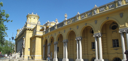 Купальня Сечени, вход