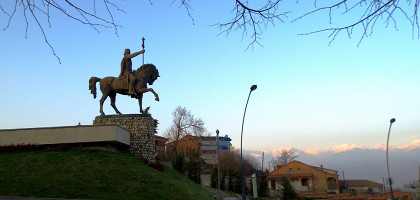 Памятник Ираклию II в Телави