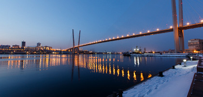 Золотой мост в сумерках
