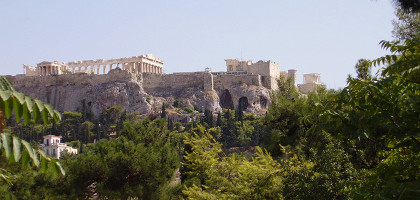 Вид на Парфенон из центра Афин