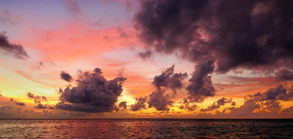 «Драматический» закат на Мальдивах