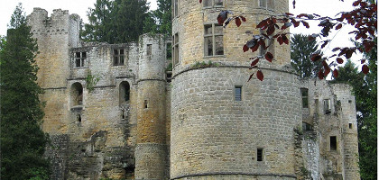 Замок Бофор в Люксембурге, угловая башня