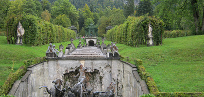 Необыкновенные фонтаны замка Линденхоф, Бавария, Германия