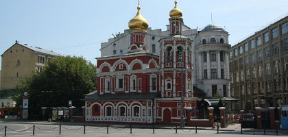 Памятник гражданской архитектуры в китай городе. Храм на Кулишках в Москве. Храм на Кулишках Китай город. Церковь всех святых на Кулишках в Москве. Церковь трёх святителей на Кулишках Москва.