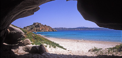 Кала Корсара в архипелаге Ла Маддалена, Сардиния